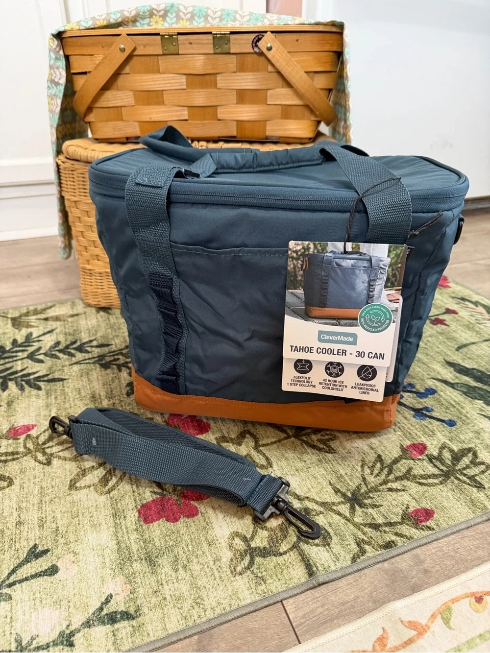 New CleverMade Collapsible Tahoe Cooler 30 Cans Soft Sided Cooler Ocean